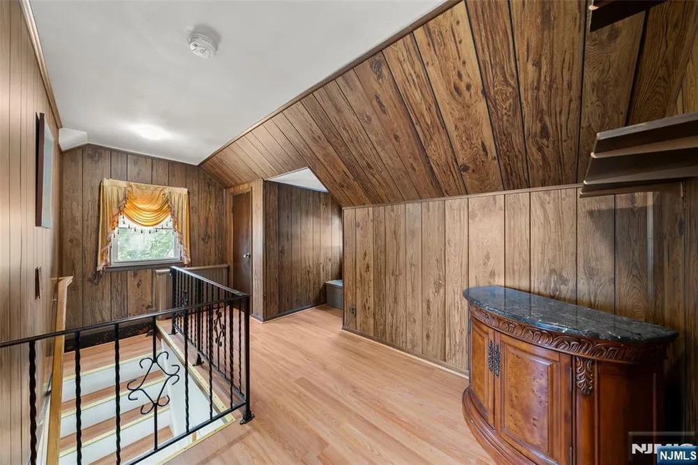 32-06 Rosalie St, Fair Lawn, NJ 07410