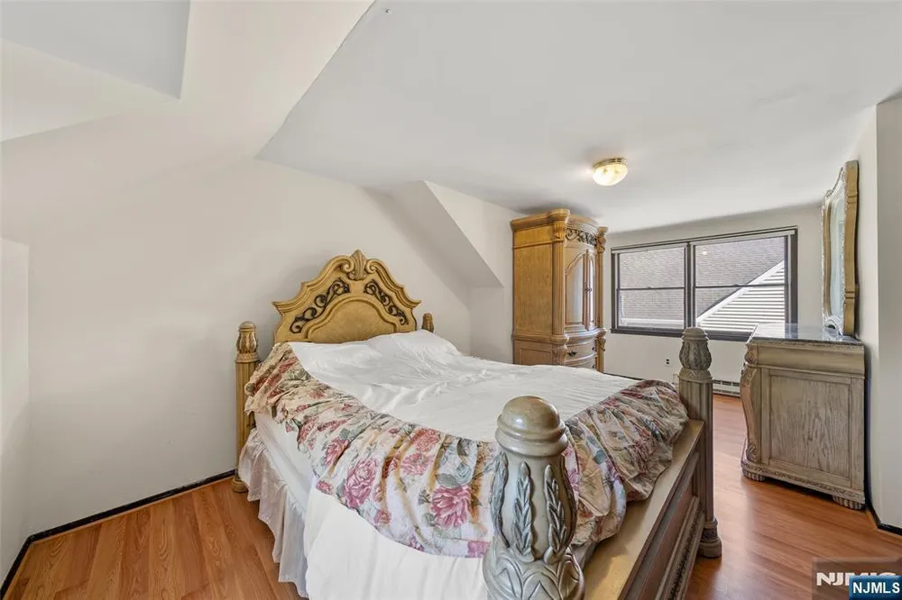 32-06 Rosalie St, Fair Lawn, NJ 07410