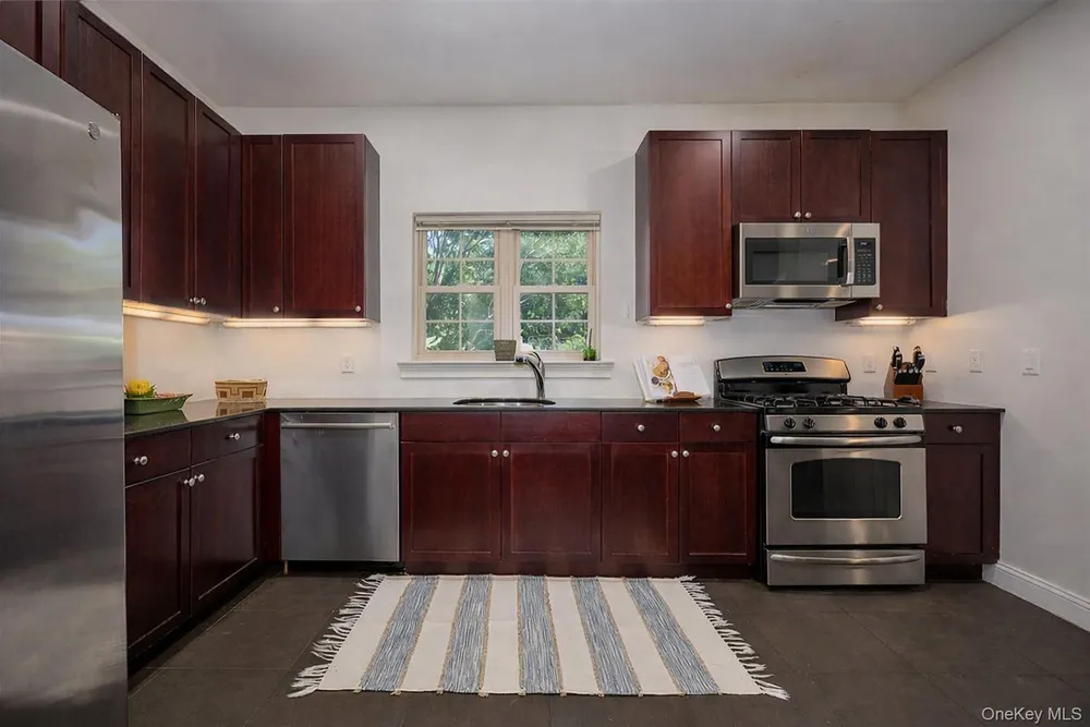 1 Preserve Ct, White Plains, NY 10607