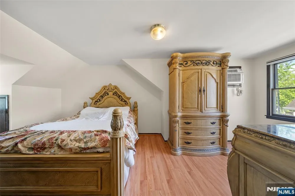 32-06 Rosalie St, Fair Lawn, NJ 07410