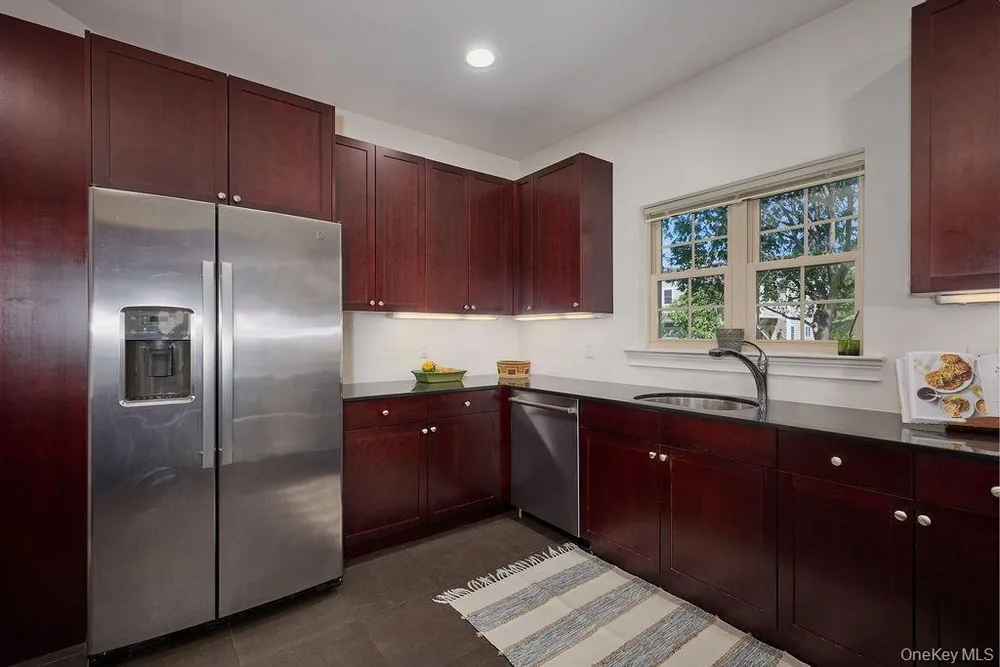 1 Preserve Ct, White Plains, NY 10607