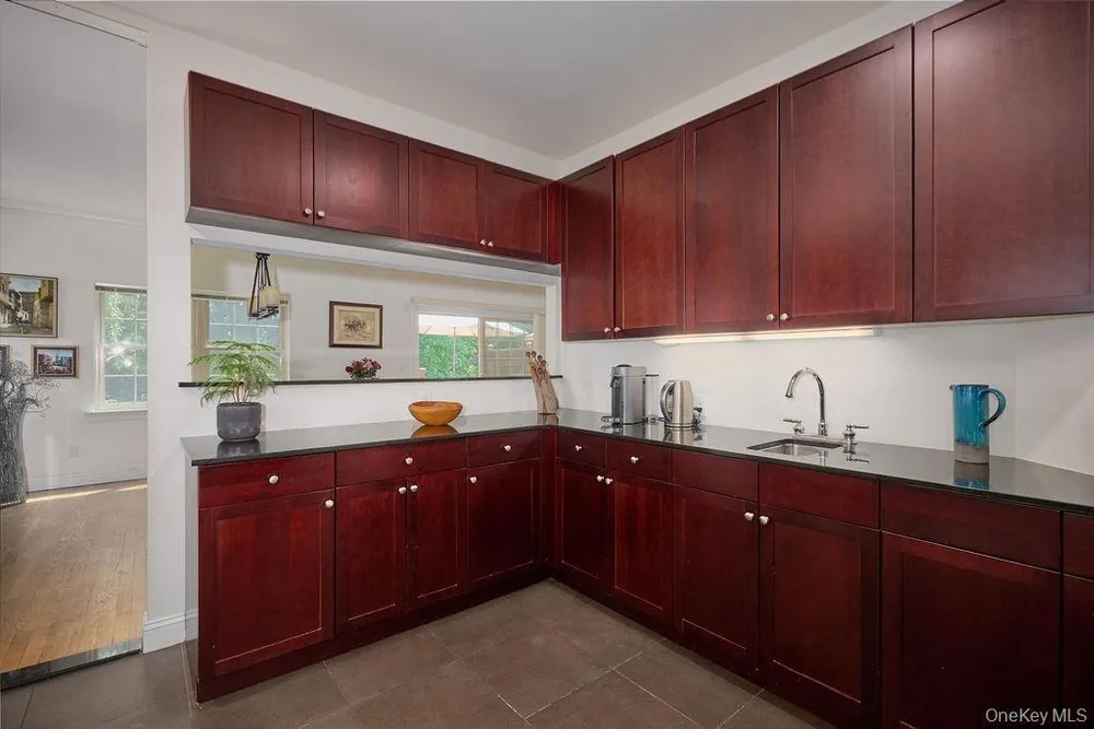 1 Preserve Ct, White Plains, NY 10607