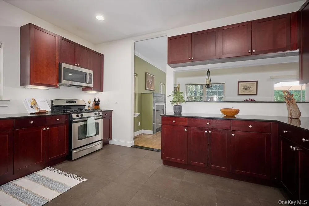 1 Preserve Ct, White Plains, NY 10607
