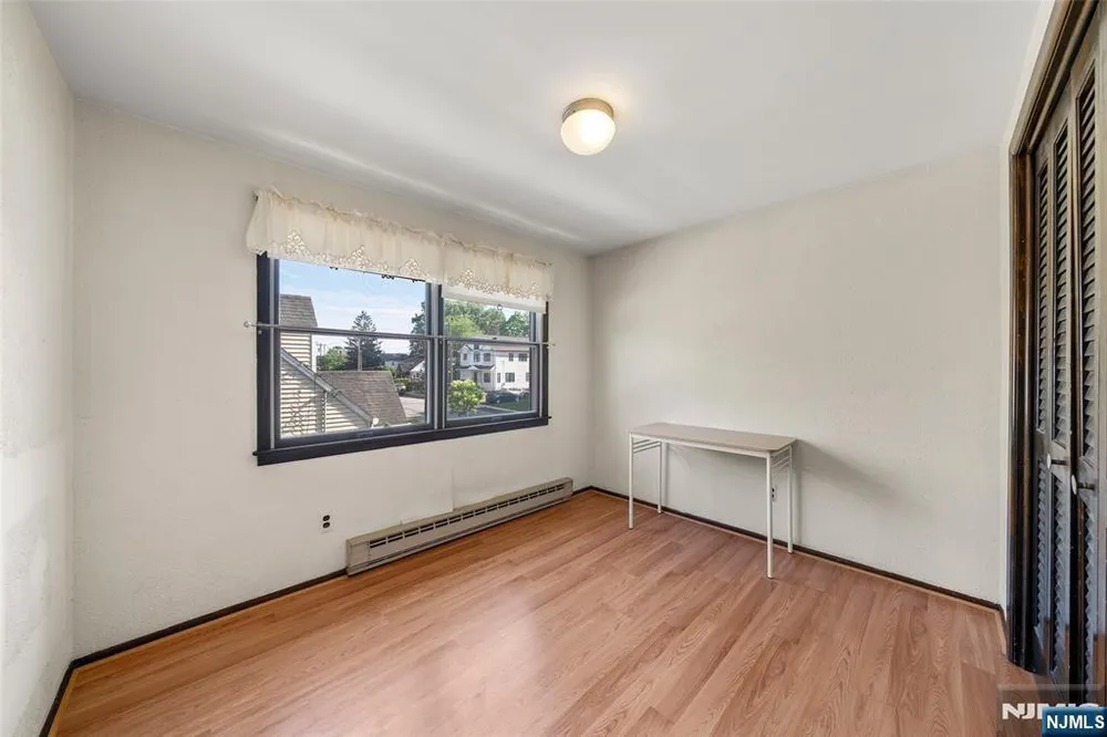 32-06 Rosalie St, Fair Lawn, NJ 07410
