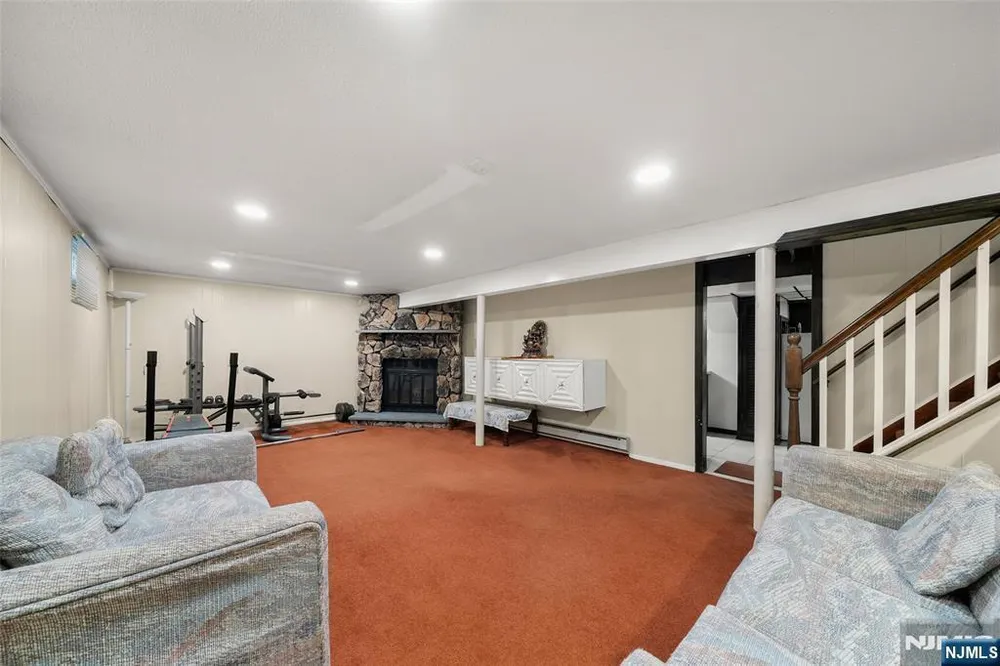 32-06 Rosalie St, Fair Lawn, NJ 07410