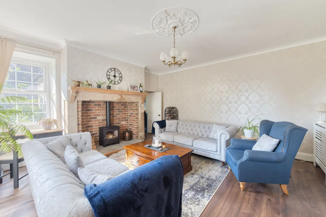 https://mr0.homeflow-assets.co.uk/files/photo/image/47418/6023/_x_/DSC_0106_HDR-138.jpg