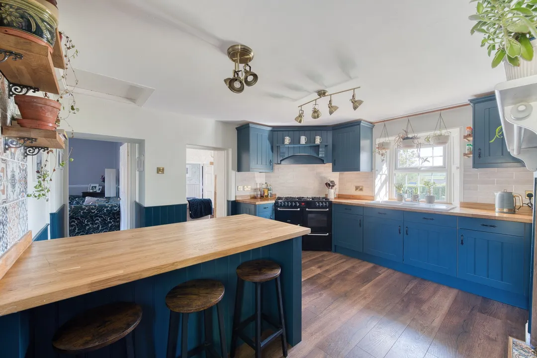 https://mr0.homeflow-assets.co.uk/files/photo/image/47418/6029/_x_/DSC_0026_HDR-124.jpg