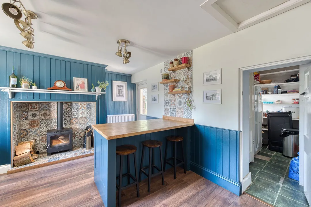 https://mr0.homeflow-assets.co.uk/files/photo/image/47418/6030/_x_/DSC_0001_HDR-119.jpg