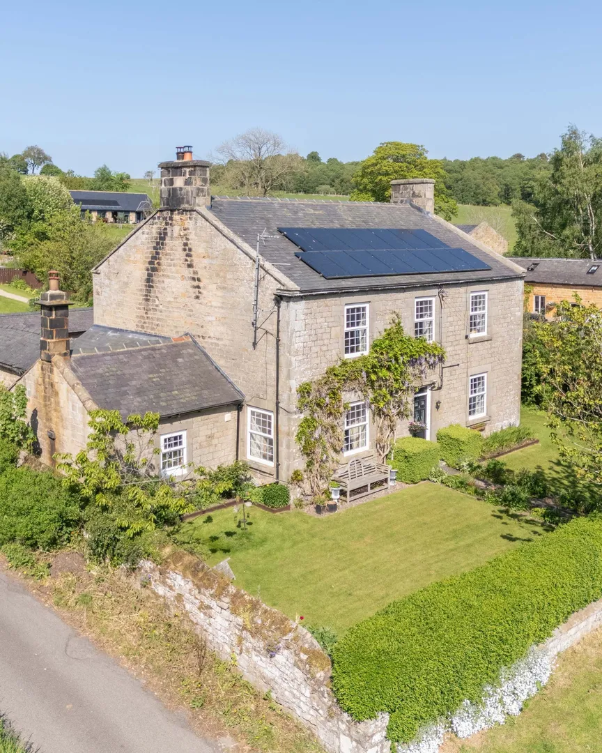 https://mr0.homeflow-assets.co.uk/files/photo/image/47418/6038/_x_/DJI_20240802065320_0195_D-18.jpg