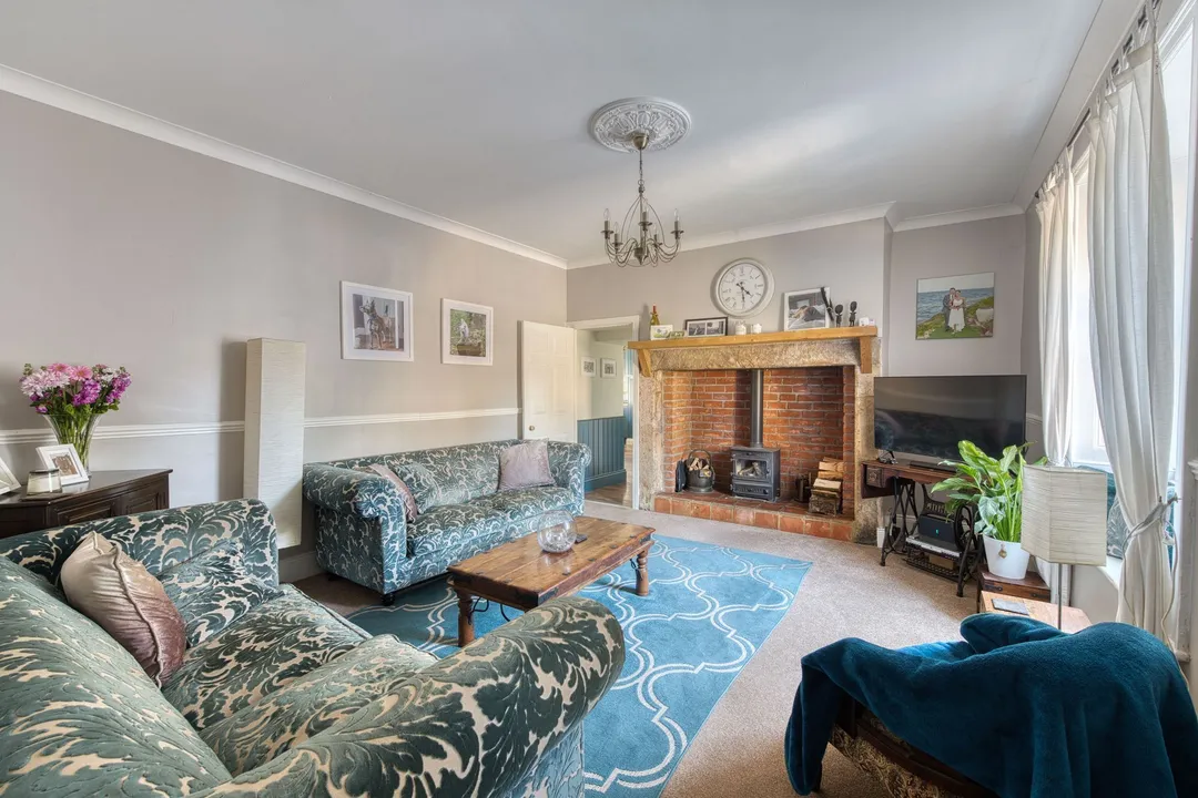 https://mr0.homeflow-assets.co.uk/files/photo/image/47418/6040/_x_/DSC_9940_HDR-108.jpg