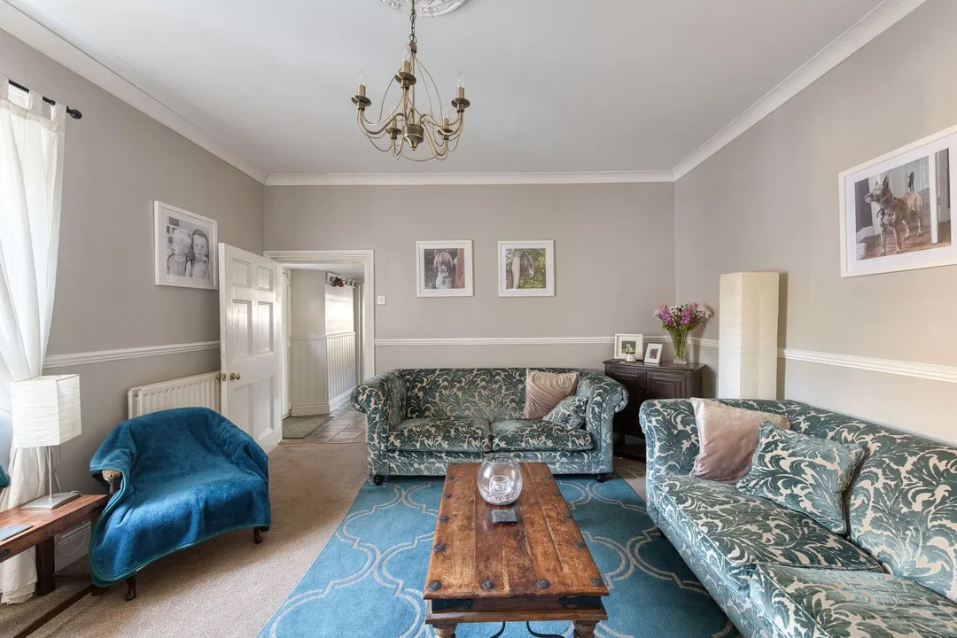 https://mr0.homeflow-assets.co.uk/files/photo/image/47418/6042/_x_/DSC_9970_HDR-114.jpg