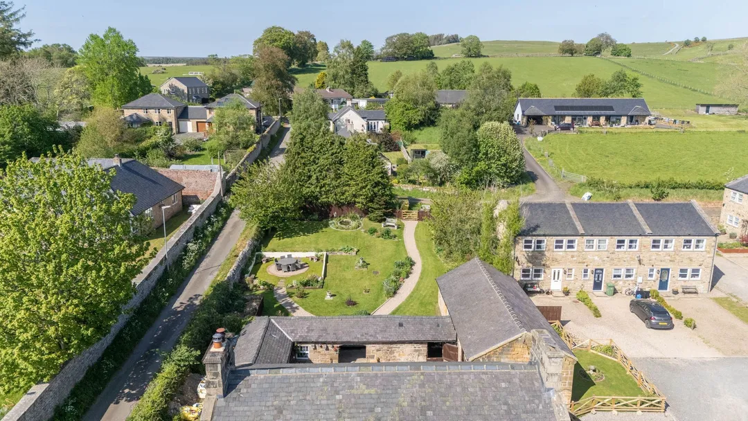 https://mr0.homeflow-assets.co.uk/files/photo/image/47418/6046/_x_/DJI_20240802065444_0199_D-20.jpg