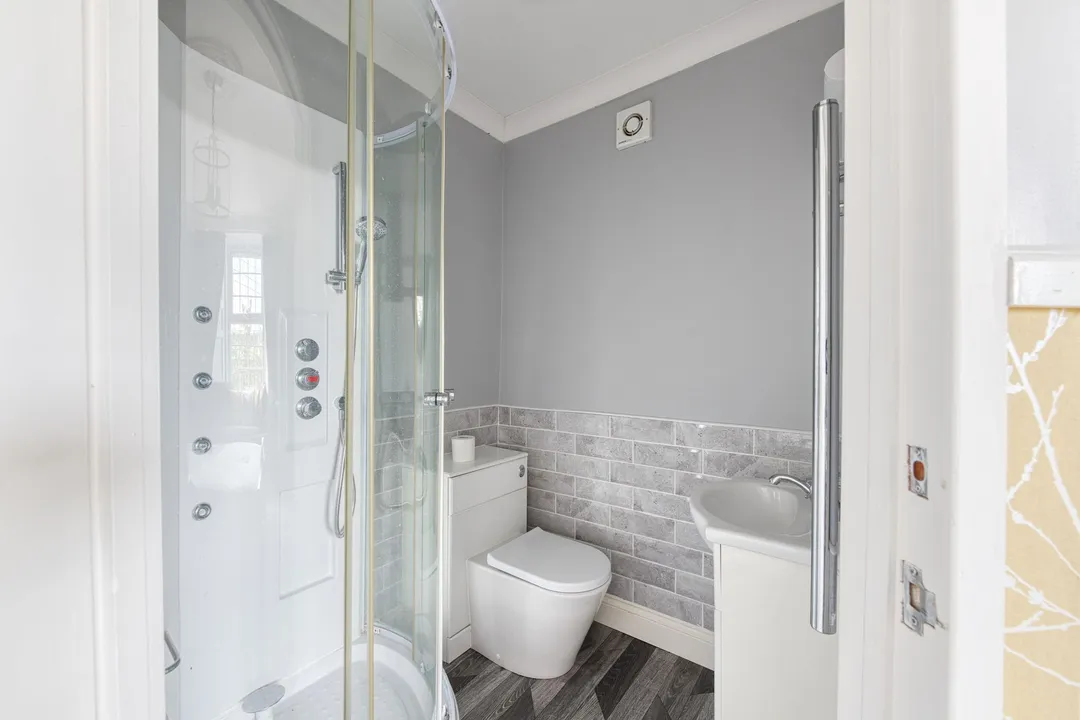 https://mr0.homeflow-assets.co.uk/files/photo/image/47418/6055/_x_/DSC_0361_HDR-184.jpg
