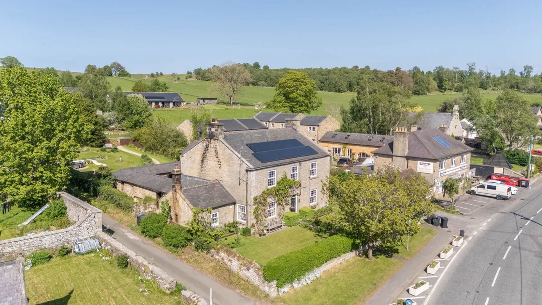 https://mr0.homeflow-assets.co.uk/files/photo/image/47418/6059/_x_/DJI_20240802065219_0191_D-14.jpg