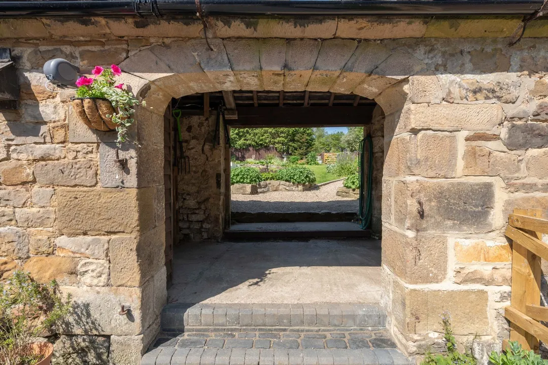 https://mr0.homeflow-assets.co.uk/files/photo/image/47418/6067/_x_/DSC_9786-58.jpg
