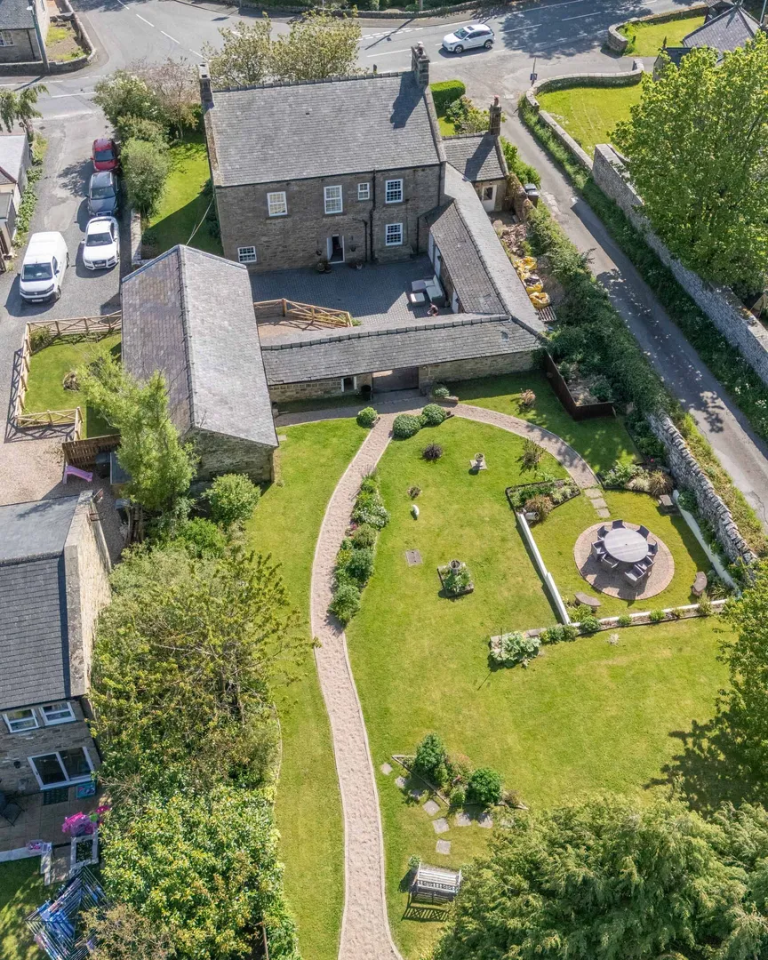 https://mr0.homeflow-assets.co.uk/files/photo/image/47418/6073/_x_/DJI_20240802064826_0182_D-8.jpg