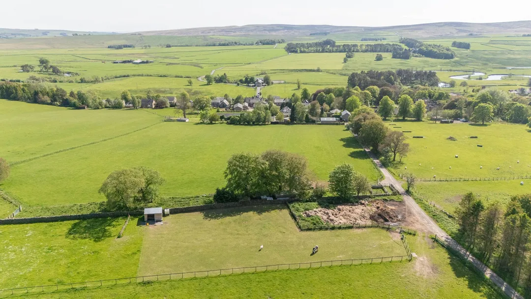 https://mr0.homeflow-assets.co.uk/files/photo/image/47418/6079/_x_/DJI_20240802064500_0176_D-4.jpg
