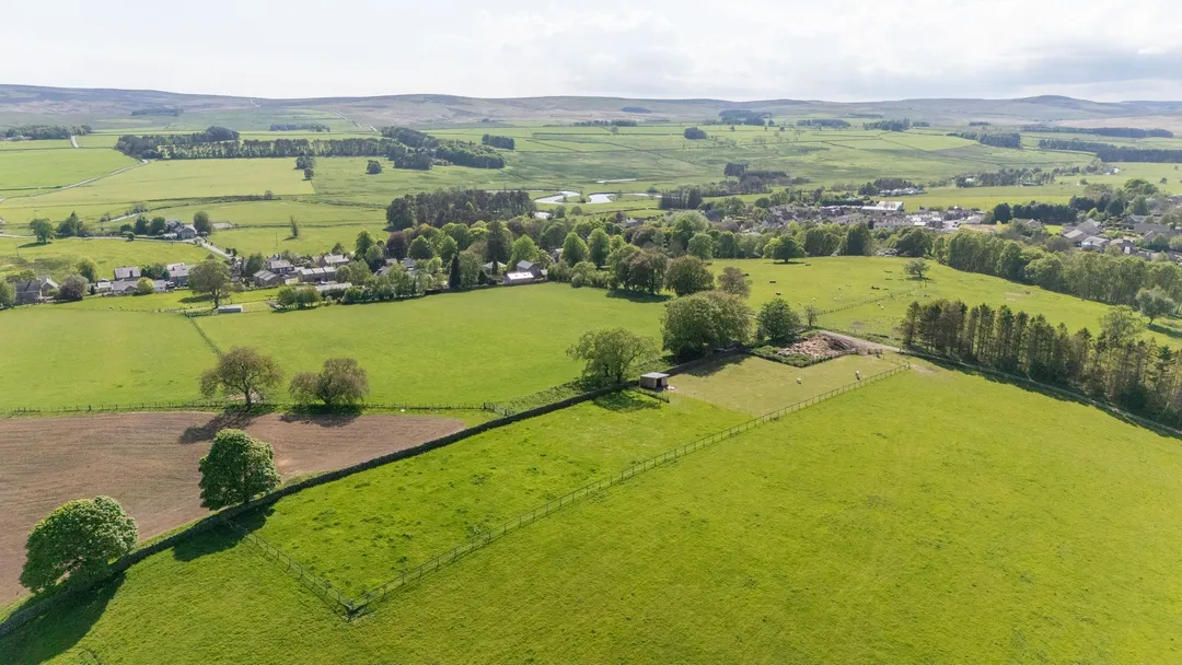 https://mr0.homeflow-assets.co.uk/files/photo/image/47418/6081/_x_/DJI_20240802064653_0179_D-5.jpg