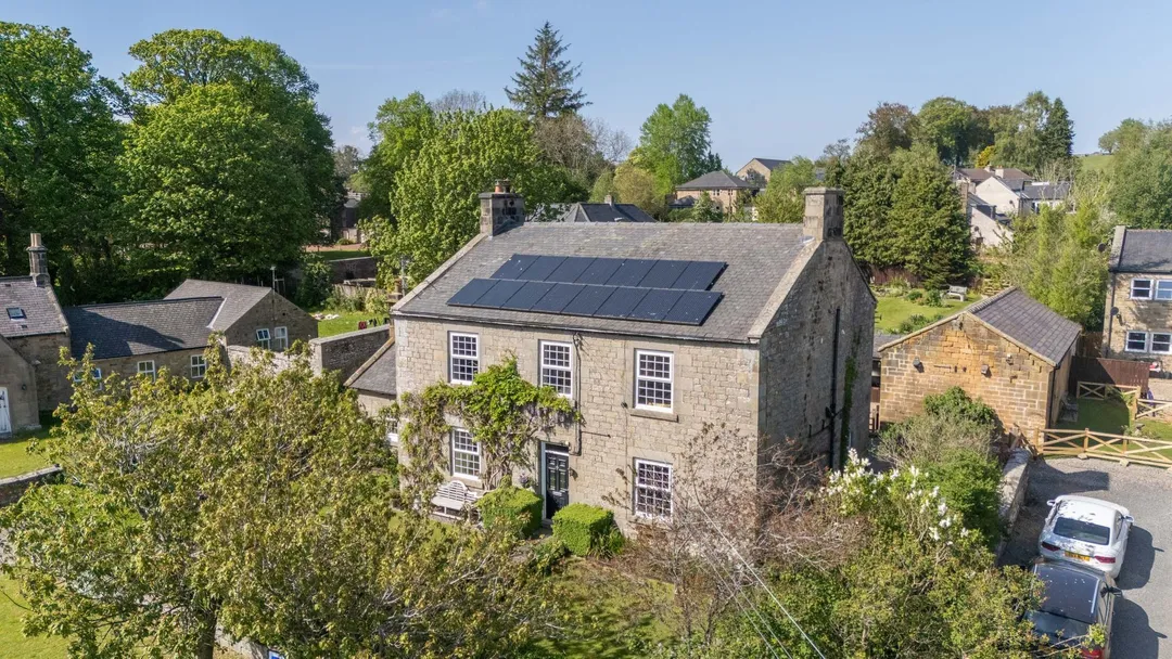 https://mr0.homeflow-assets.co.uk/files/photo/image/47418/6082/_x_/DJI_20240802065137_0190_D-13.jpg