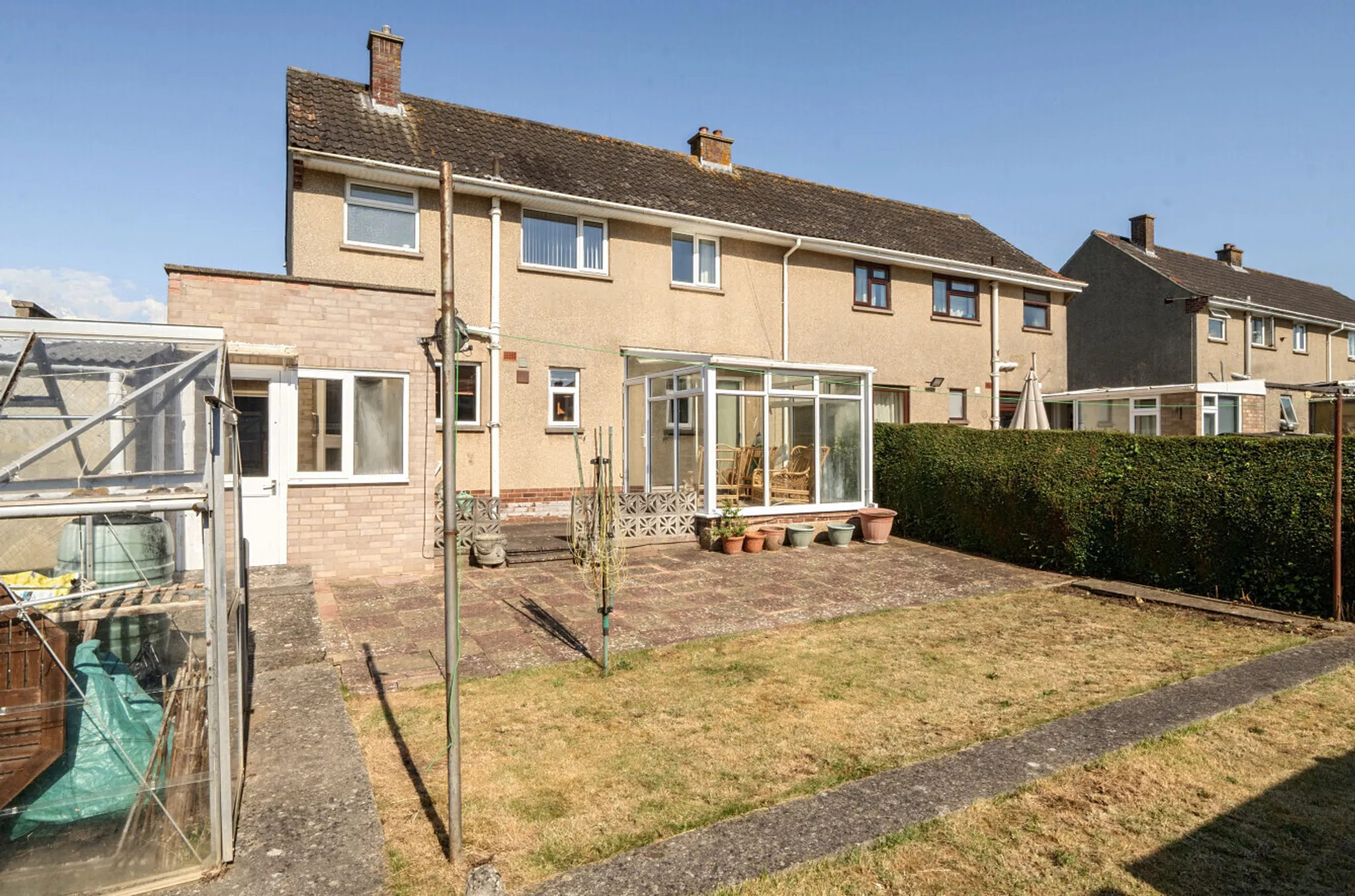 https://mr0.homeflow-assets.co.uk/files/photo/image/47422/1382/_x_/57299879.jpg