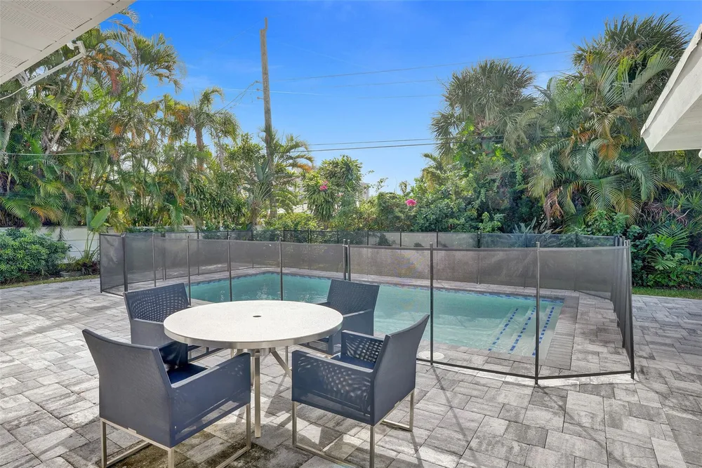 260 Allenwood Dr, Lauderdale By The Sea, FL 33308