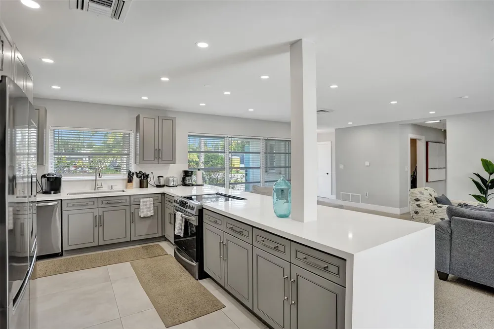 260 Allenwood Dr, Lauderdale By The Sea, FL 33308
