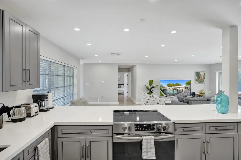260 Allenwood Dr, Lauderdale By The Sea, FL 33308