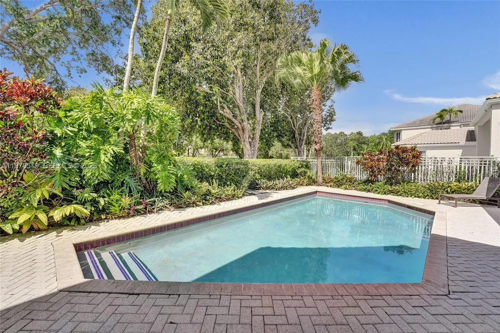 2719 Pinehurst, Weston, FL 33332