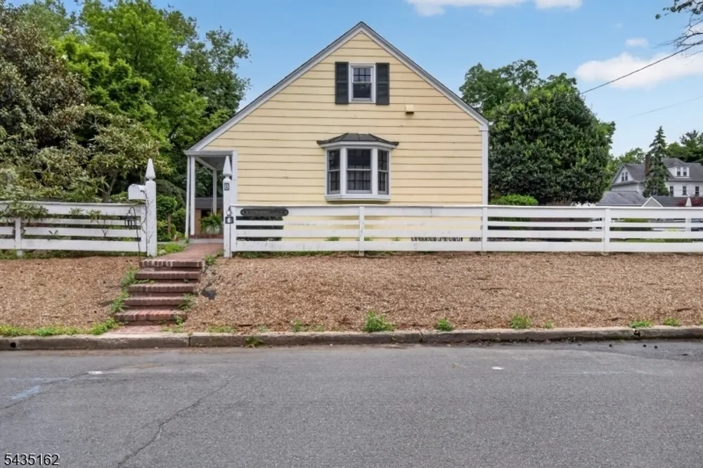 8 Normandie Pl, Cranford, NJ 07016