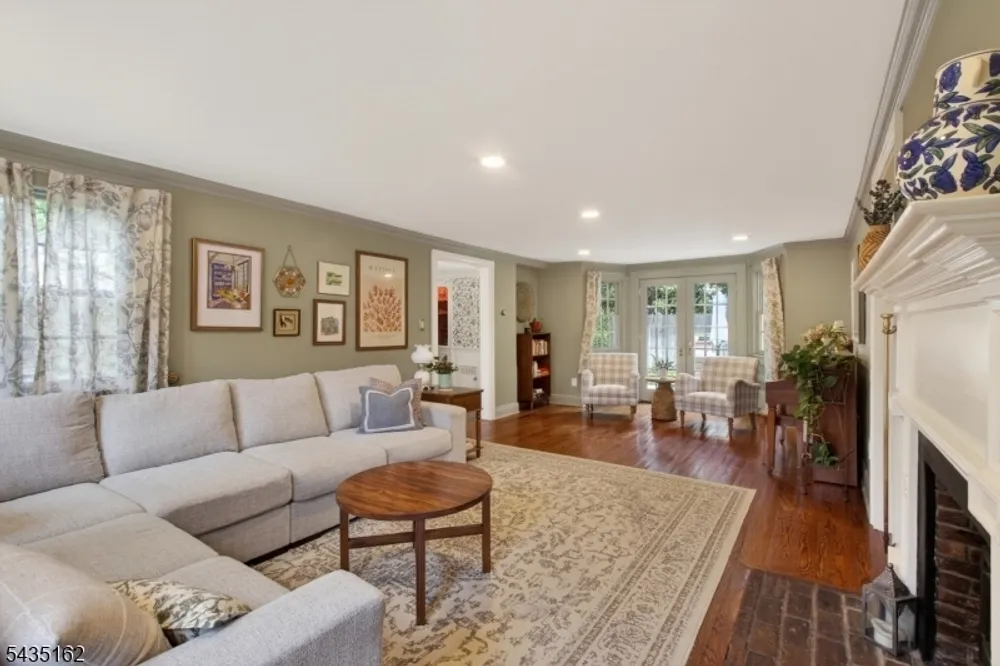 8 Normandie Pl, Cranford, NJ 07016