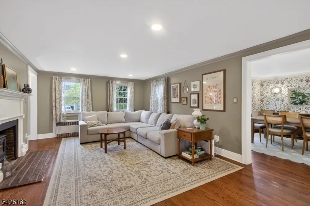 8 Normandie Pl, Cranford, NJ 07016