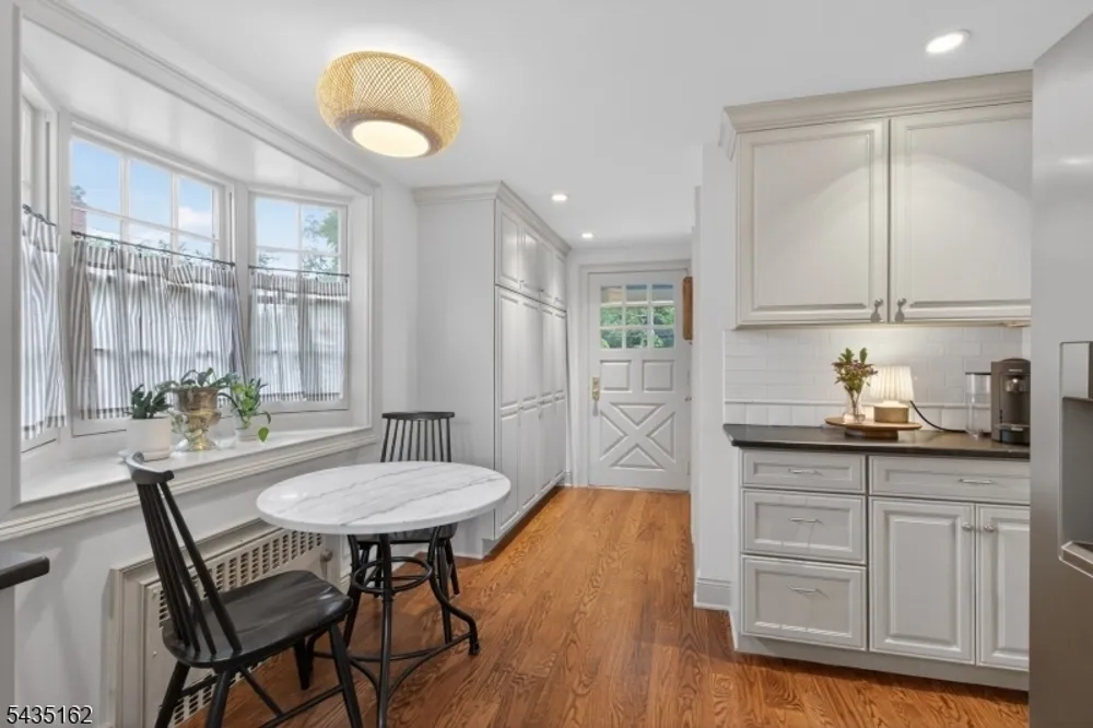 8 Normandie Pl, Cranford, NJ 07016
