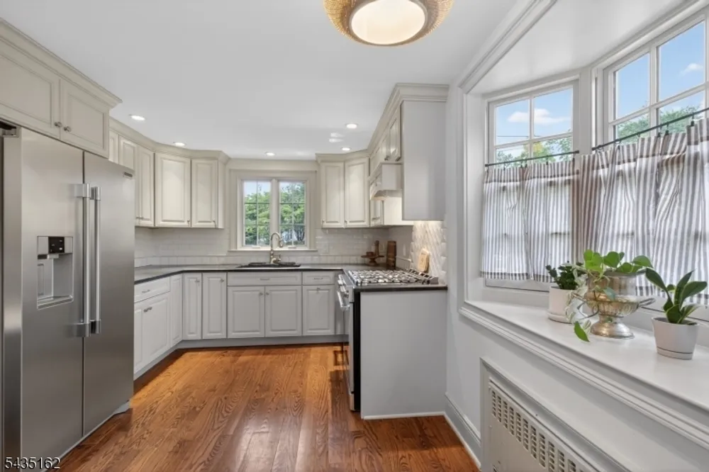 8 Normandie Pl, Cranford, NJ 07016