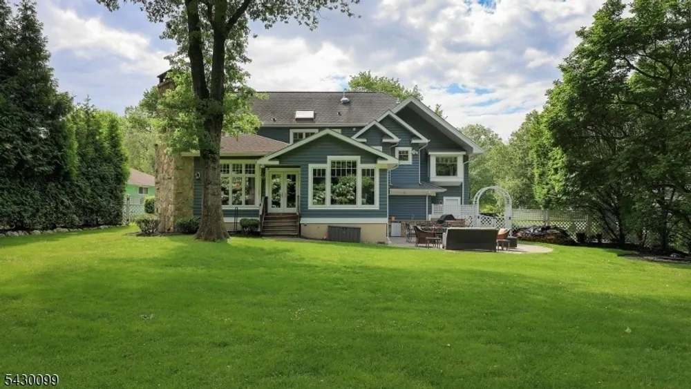 244 Pembrook Rd, Mountainside, NJ 07092
