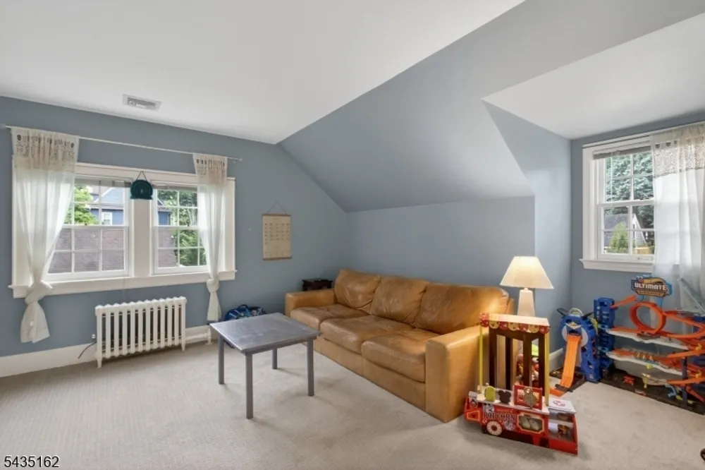 8 Normandie Pl, Cranford, NJ 07016