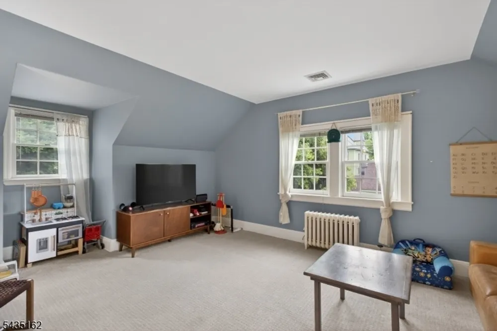 8 Normandie Pl, Cranford, NJ 07016