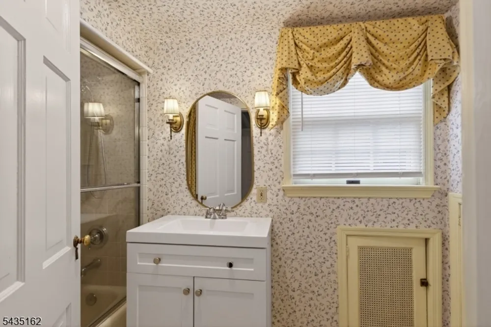 8 Normandie Pl, Cranford, NJ 07016