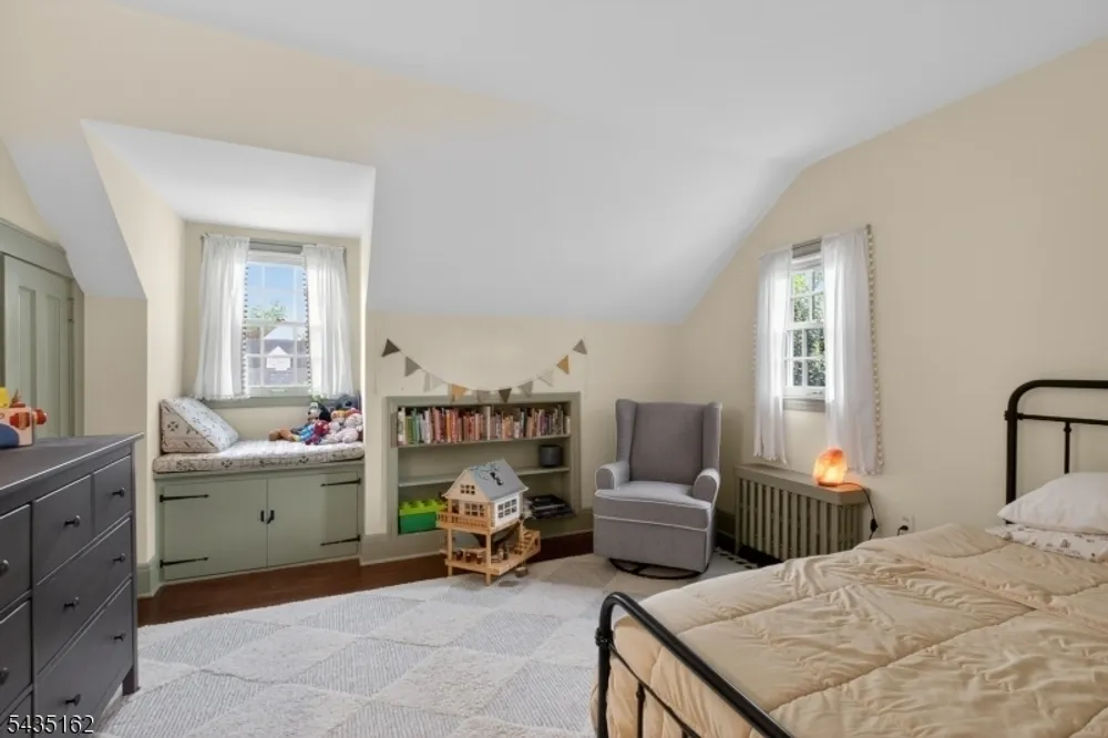 8 Normandie Pl, Cranford, NJ 07016