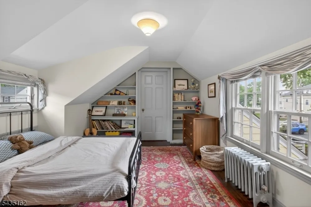 8 Normandie Pl, Cranford, NJ 07016