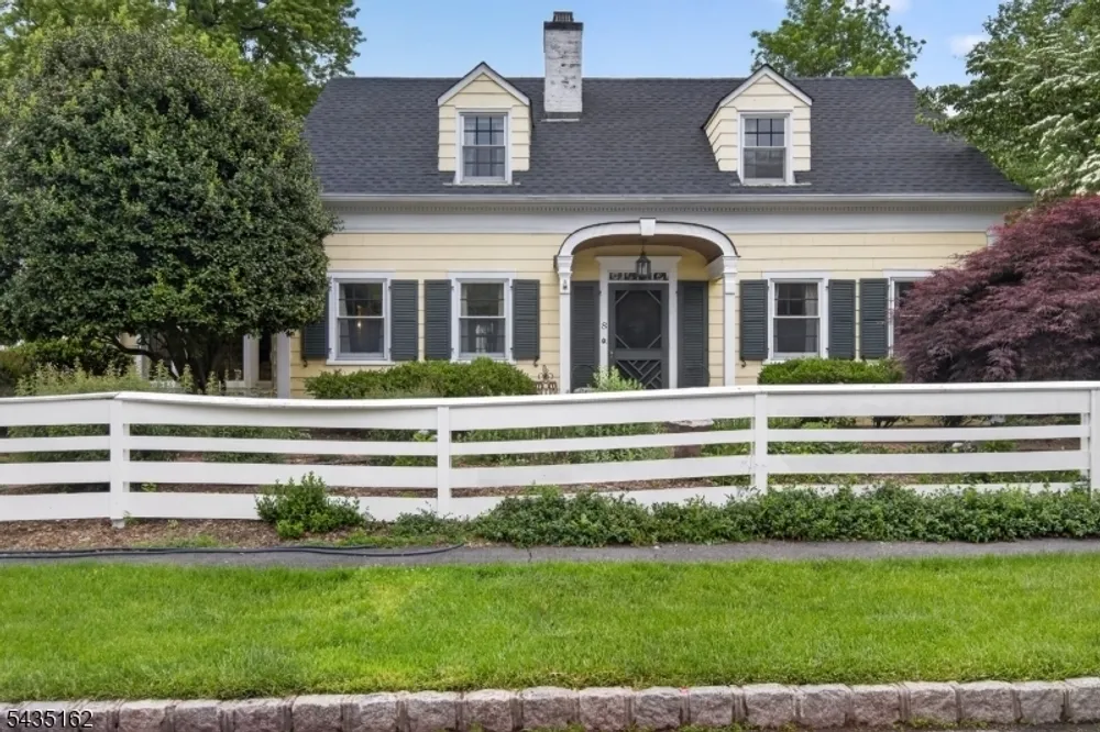 8 Normandie Pl, Cranford, NJ 07016