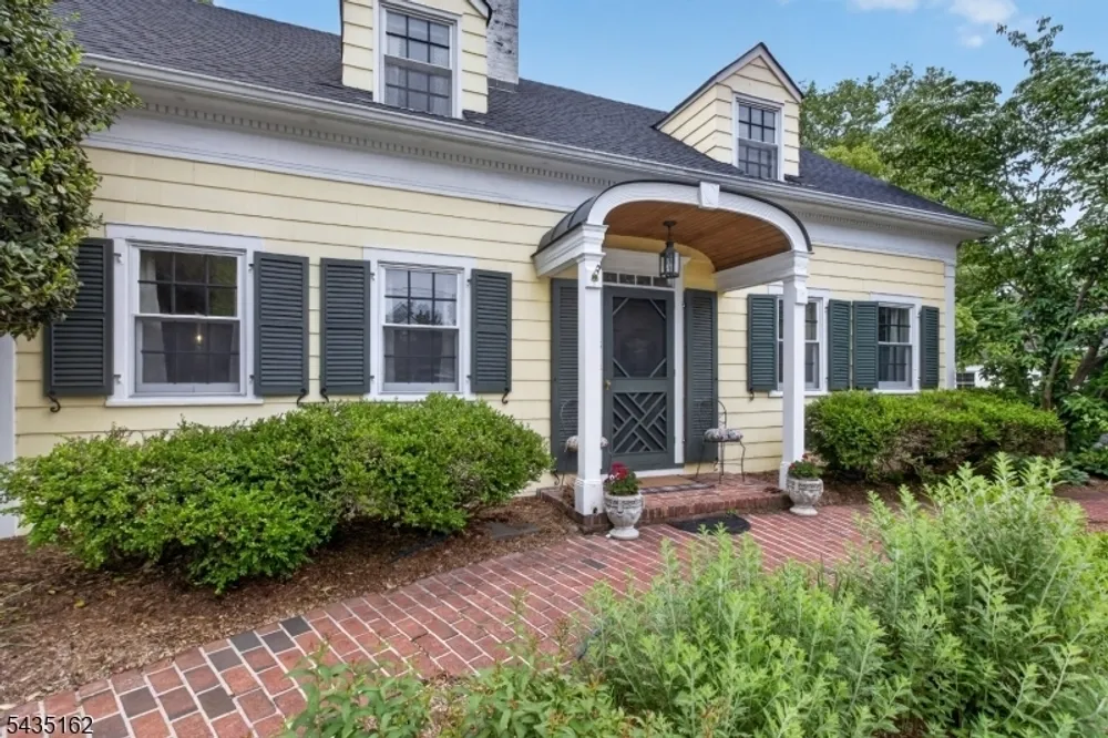 8 Normandie Pl, Cranford, NJ 07016