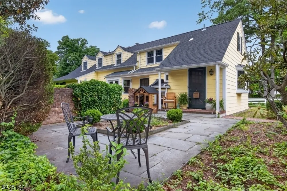 8 Normandie Pl, Cranford, NJ 07016