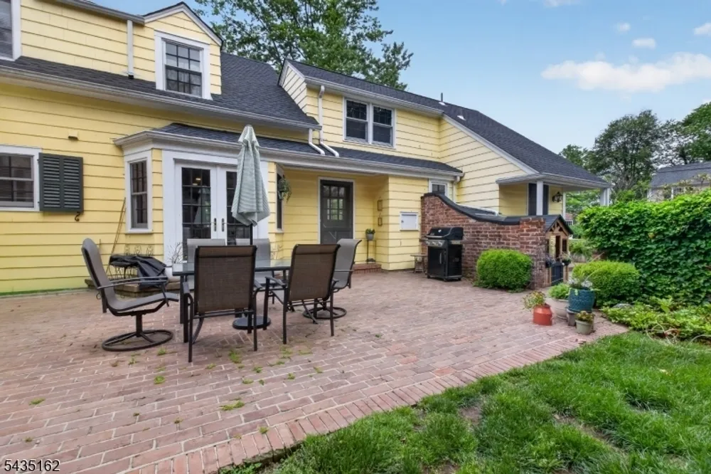 8 Normandie Pl, Cranford, NJ 07016