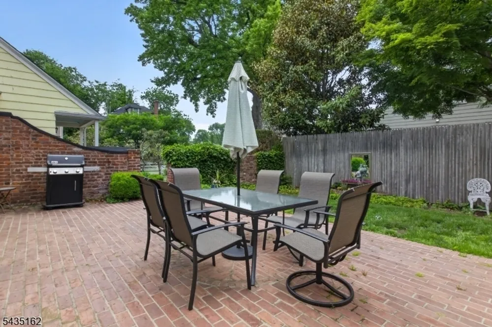 8 Normandie Pl, Cranford, NJ 07016