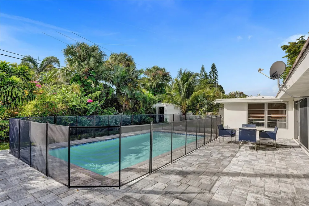 260 Allenwood Dr, Lauderdale By The Sea, FL 33308
