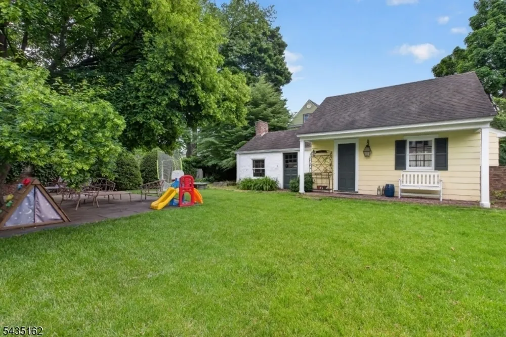 8 Normandie Pl, Cranford, NJ 07016