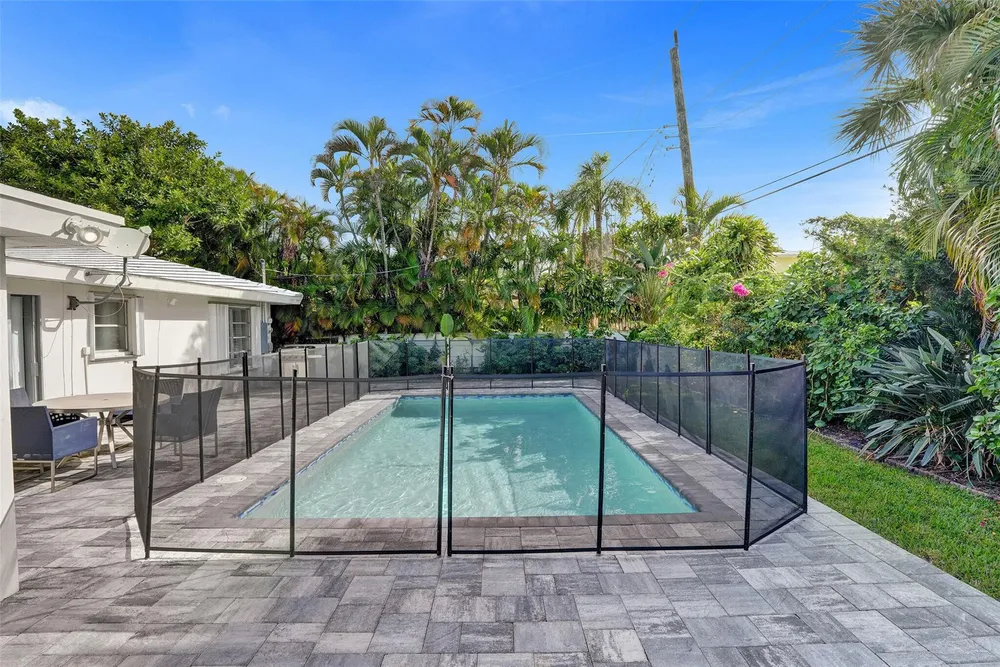 260 Allenwood Dr, Lauderdale By The Sea, FL 33308