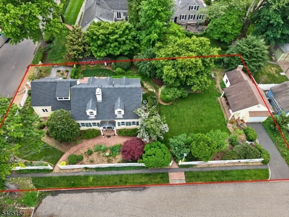 8 Normandie Pl, Cranford, NJ 07016
