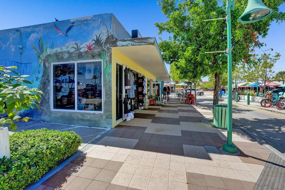 260 Allenwood Dr, Lauderdale By The Sea, FL 33308