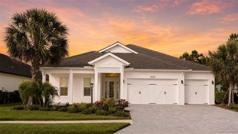 8294 Grande Shores Dr, Sarasota, FL 34240-2328